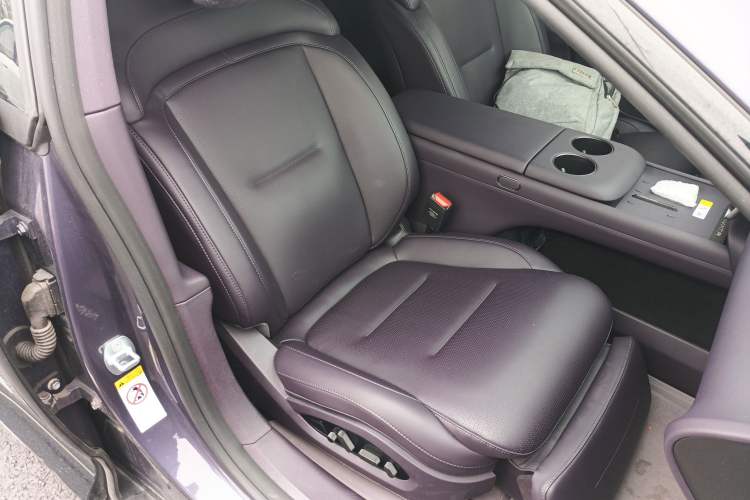 Used Avatr 06 2025 Ultra Pure Electric Edition Right Front Seat