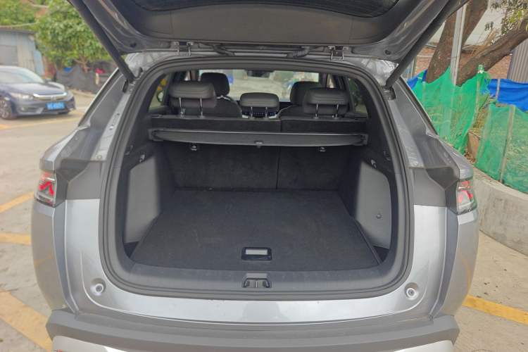 Used BYD Song L DM-i 2025 Intelligent Driving Version 160 km Beyond-Range Type Trunk