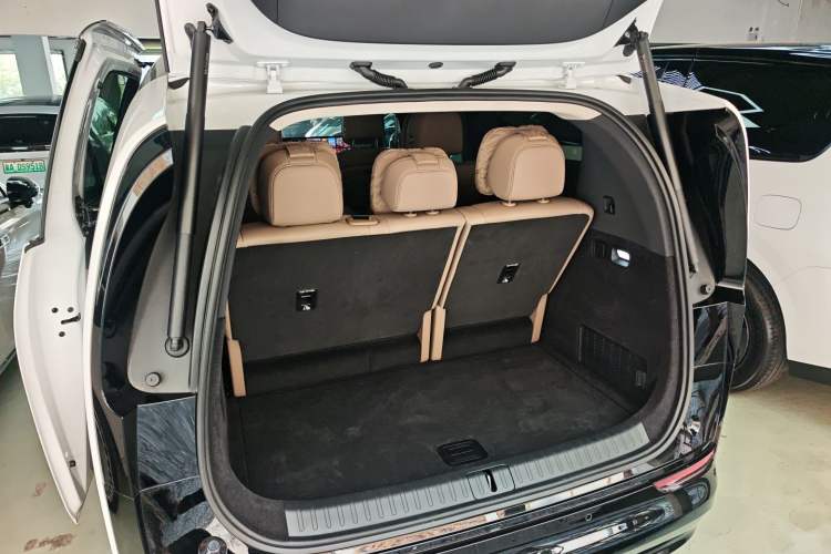 Used Li Auto MEGA 2025 Home Family Special Edition