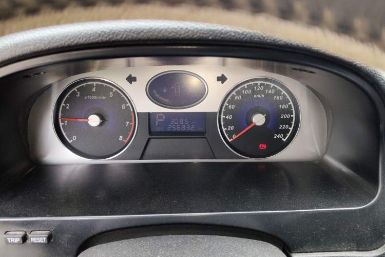 Used Geely Auto Classic Emgrand 2012 Hatchback 1.8L CVT Comfort Model