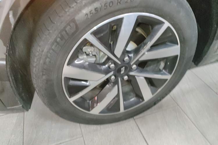 Used Li Auto L8 2023 Pro Model Left Front Wheel Hub