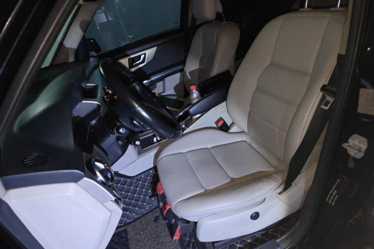 Used Mercedes-Benz GLK-Class 2013 GLK 300 4MATIC Dynamic Edition Left Front Seat