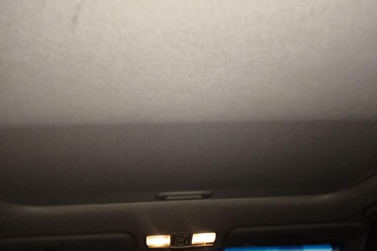 Used Kia K2 2012 Sedan 1.4L MT TOP Commemorative Edition
