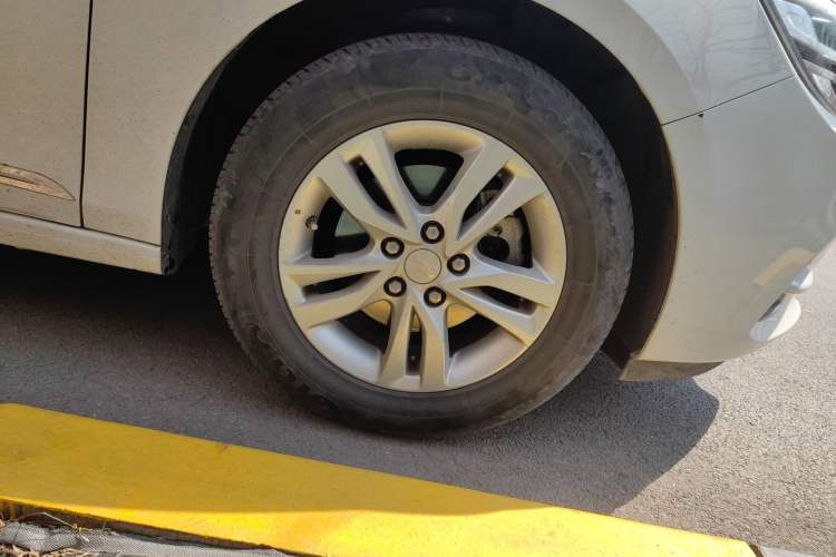 Used Chevrolet Cavalier 2018 320 Automatic Xinyue Edition Right Front Wheel Hub