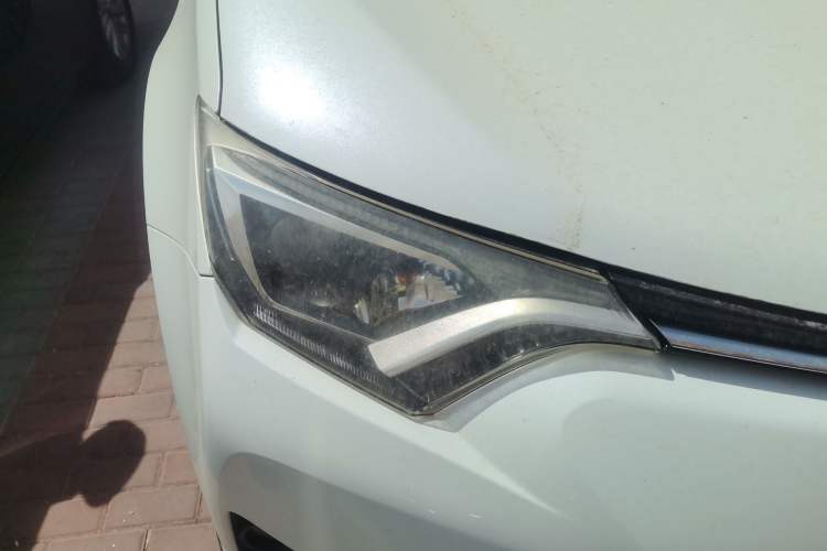 Used Toyota RAV4 2016 2.0L CVT Two-Wheel Drive Fashion Edition China V Standard Right Front Headlight