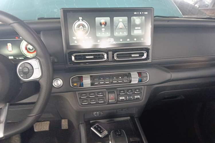 Used 212 T01 2025 2.0T Changfeng