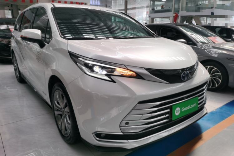 Used Toyota Sienna 2023 2.5L Hybrid Platinum Edition