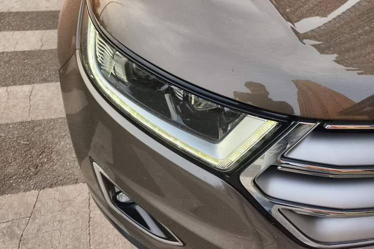 Used Ford Edge 2015 2.0T GTDi Two-Wheel-Drive High-Line Version Right Front Headlight