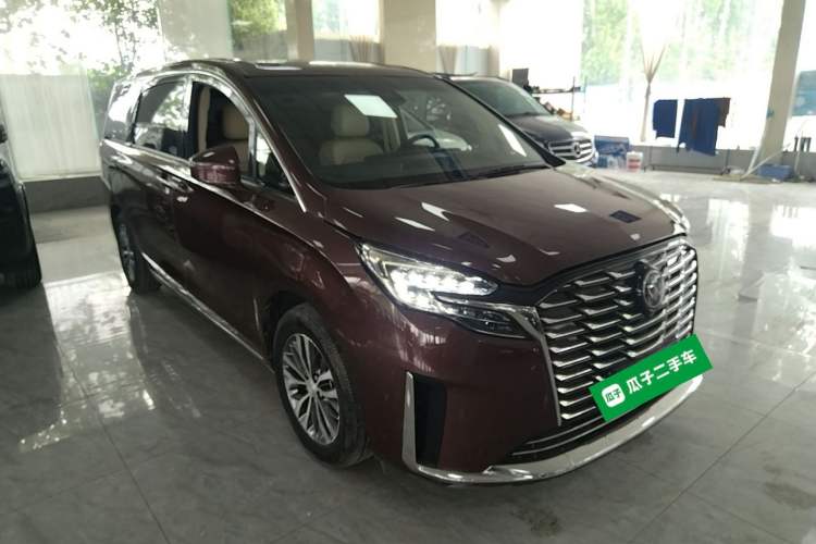 Used Buick GL8 2023 ES Lu Zun Deluxe Model Front Right 45 Deg