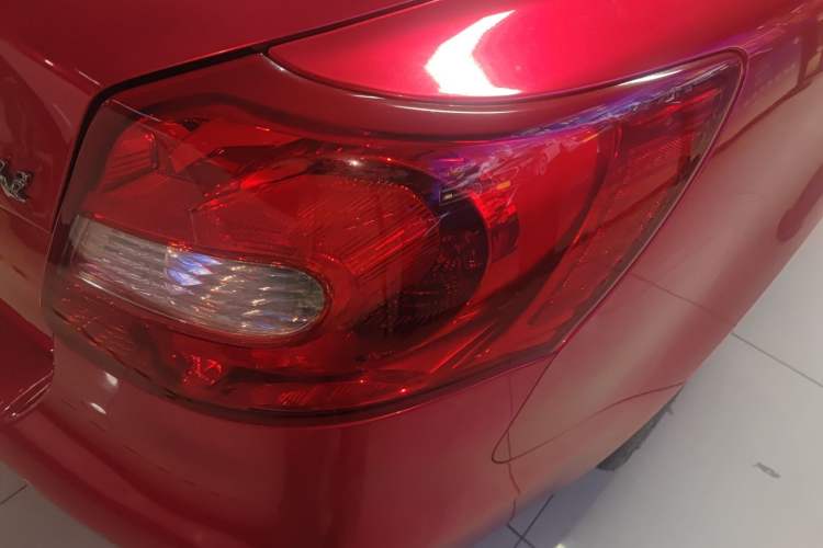 Used Suzuki Kizashi 2011 2.4L Two-Wheel Drive Sport with Navigation
