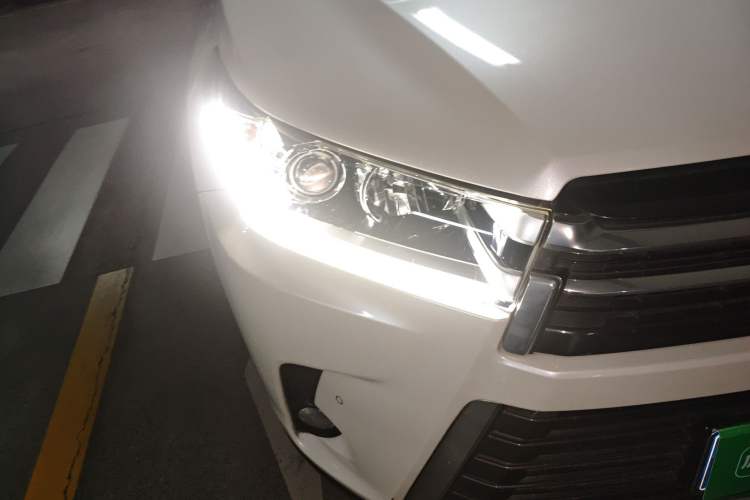 Used Toyota Highlander 2018 2.0T Four-Wheel Drive Prestige Version 7 Seats China V Emission Standard