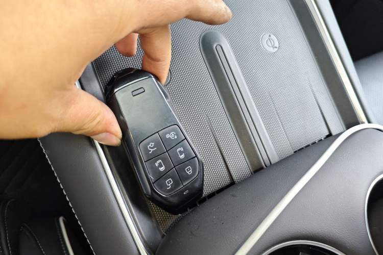 Used XPeng X9 2024 702 Ultra-Long Range Max Vehicle Key