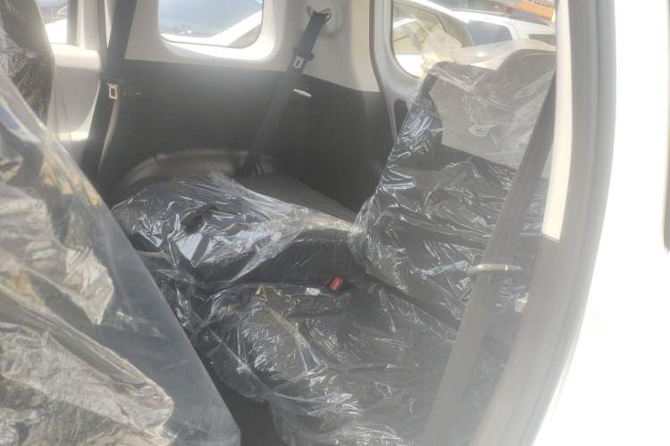 Used CHANGAN NEVO Lumin 2025 301km Honey Dew Edition Left Rear Seat