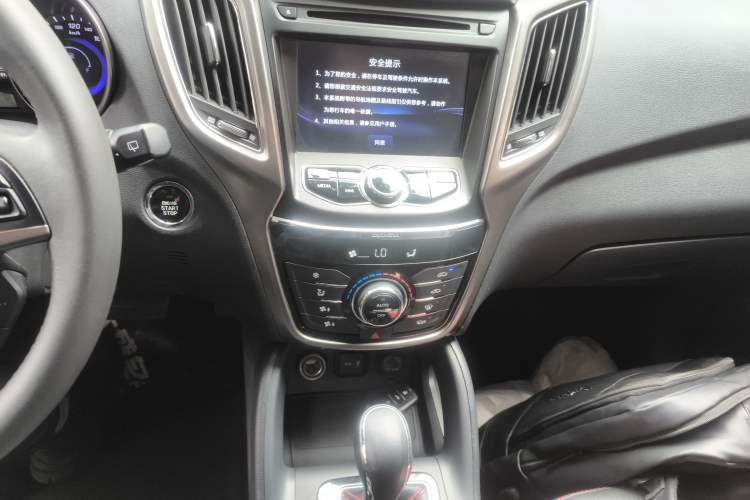 Used CHANGAN CS75 2016 1.8T Automatic Elite Model China V Standard Audio And AC Panel
