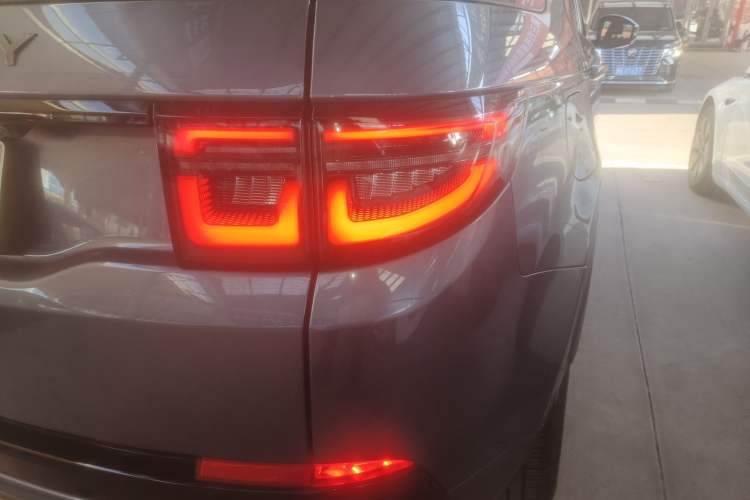 Used Land Rover Discovery Sport New Energy 2021 P300e Performance Tech Edition