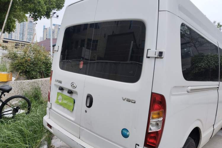 Used SAIC MAXUS Xintu V80 2021 2.0T Manual Classic Aoyuntong 127 PS Mid-axle Mid-roof 6/7/8/9-Seater Rear