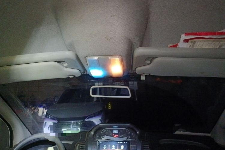 Used SAIC MAXUS Xintu V80 2017 2.5T 5-Speed Manual Aoyuntong National V Standard Long Wheelbase High-Roof 6-10 Seater Headliner