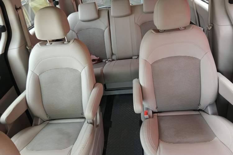 Used SAIC MAXUS G10 2016 2.0T Automatic Elite Edition Left Rear Seat