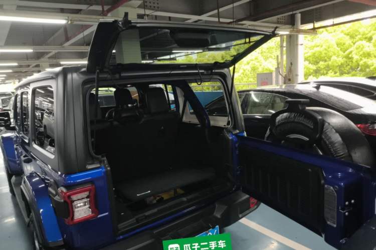 Used Jeep Wrangler 2018 2.0T Sahara Four-Door Edition Trunk