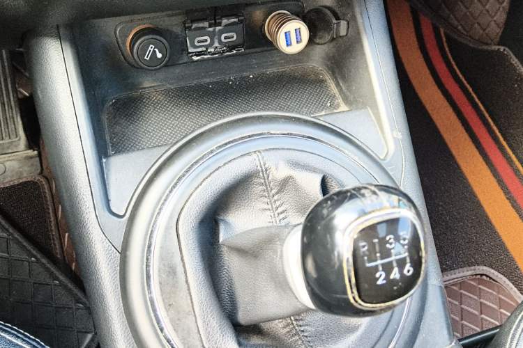 Used Kia Sportage R 2012 2.0L Manual Two-Wheel Drive GLS Gear Lever