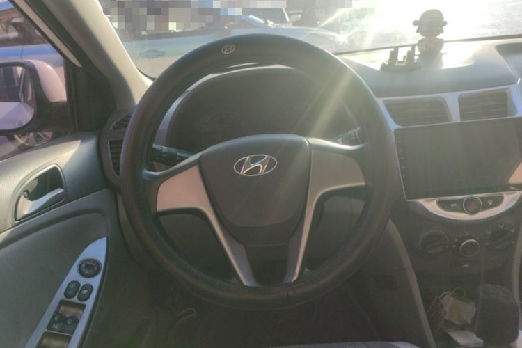 Used Hyundai Verna (older generation) 2014 1.4L Automatic Smart GLS Steering Wheel