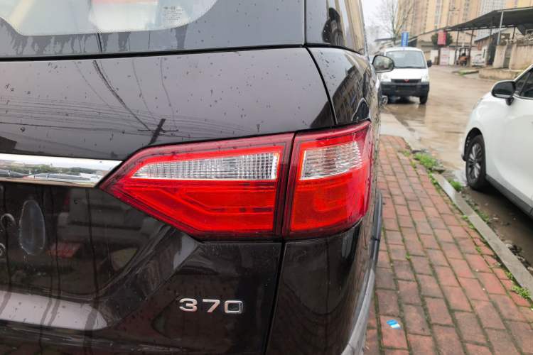 Used Dongfeng Fengon 370 2016 1.5L Manual Elite Home Edition 5 Seats
