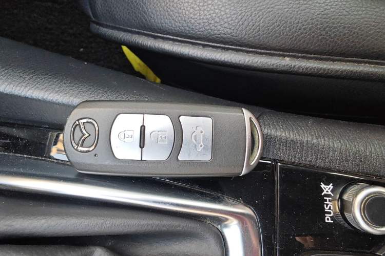 Used Mazda Mazda 3 Axela 2014 Sedan 1.5L Automatic Luxury Model
