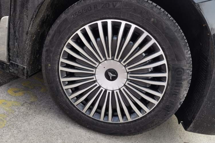 Used VOYAH Dream 2025 PHEV Four-Wheel Drive Excellence Kunpeng Edition
