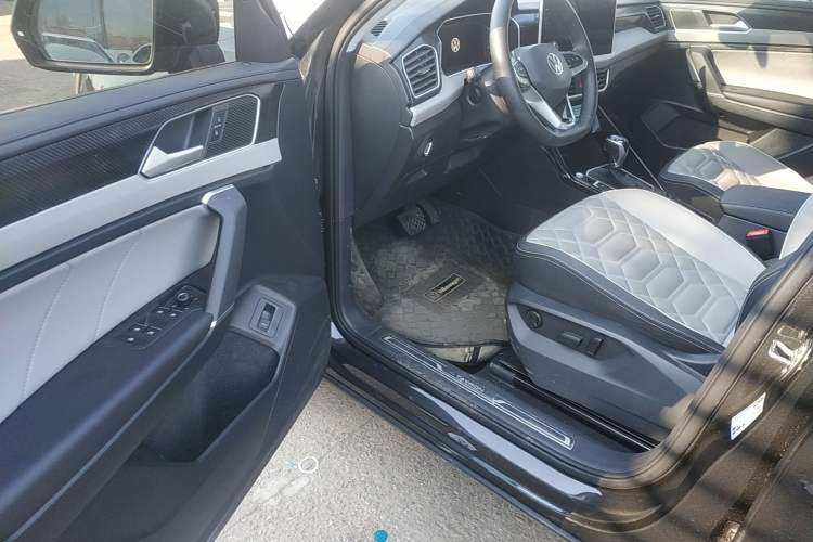 Used Volkswagen Tayron 2024 300TSI Two-Wheel-Drive Luxury Plus Advanced Version Driver Seat