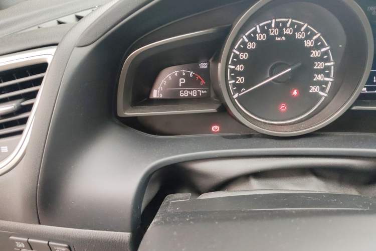 Used Mazda CX-4 2018 2.0L Automatic Two-Wheel Drive Blue Sky Dynamic Version China VI Standard Odometer Close Up