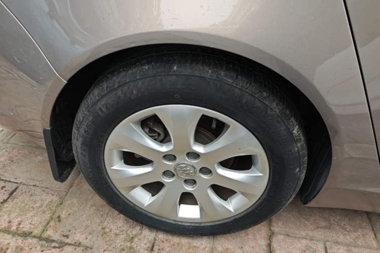 Used Buick Regal 2015 2.0L Elite Fashion Edition Right Rear Wheel Hub