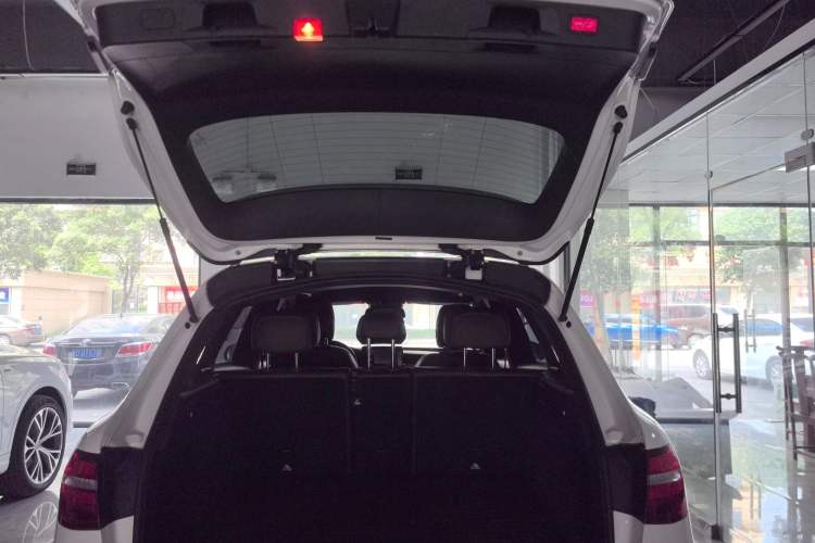 Used Mercedes-Benz GLC 2018 Facelift GLC 260 4MATIC Luxury Edition Trunk