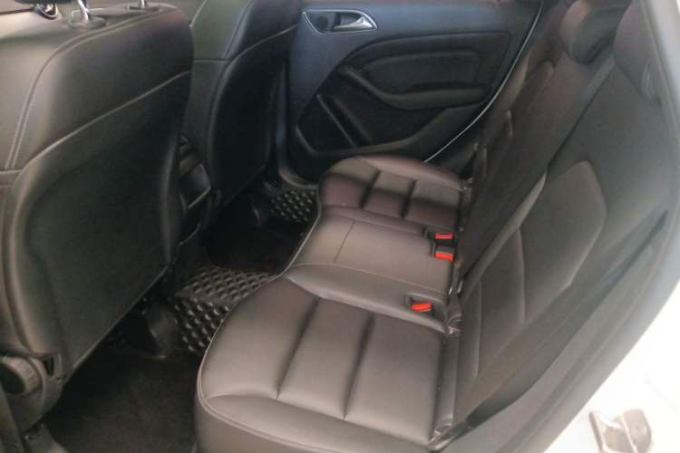 Used Mercedes-Benz B-Class 2018 B 200 Sport Edition Left Rear Seat