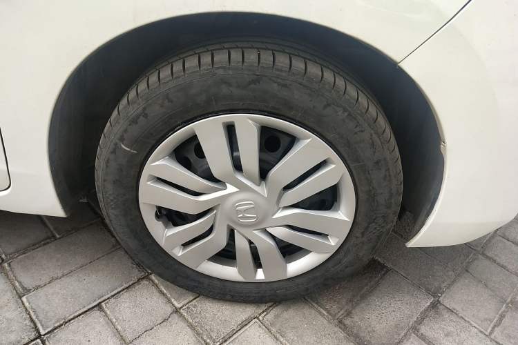 Used Honda Fit 2014 1.5L LX CVT Comfort Model Right Front Wheel Hub