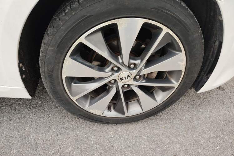 Used Kia K5 2016 2.0L Automatic LUX Right Front Wheel Hub