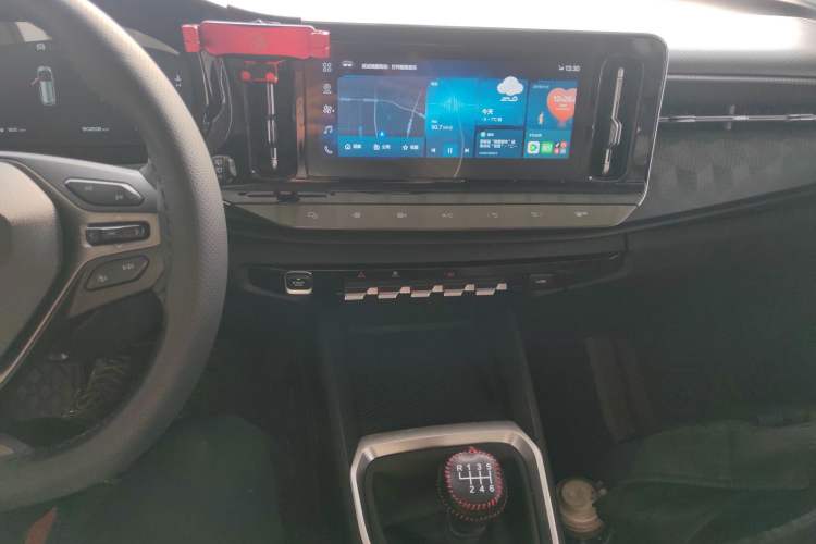 Used Baojun RM-5 2019 1.5T Manual Elite Version with 24-Hour Online Service 6 Seats