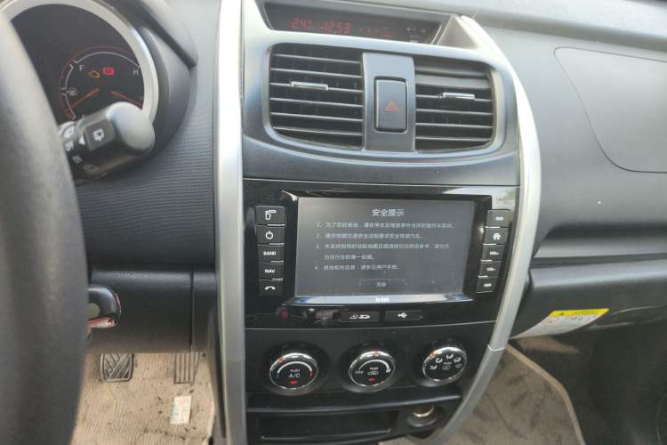 Used Changan CX20 2014 1.4L Manual Sunroof Navigation Version China V Standard
