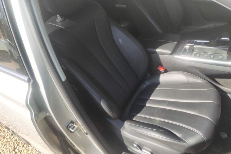 Used Roewe RX5 eMAX 2020 500 PHEV Smart Cabin Flagship Edition
