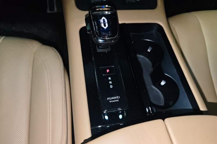 Used Hima AITO M7 2024 1.5T Intelligent Driving 4WD Max Edition 5 Seats Gear Lever