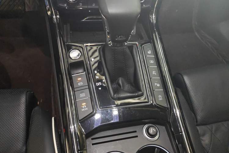 Used Volkswagen Phideon 2018 Revised Version 480 V6 Four-Wheel Drive Luxury Flagship Edition
