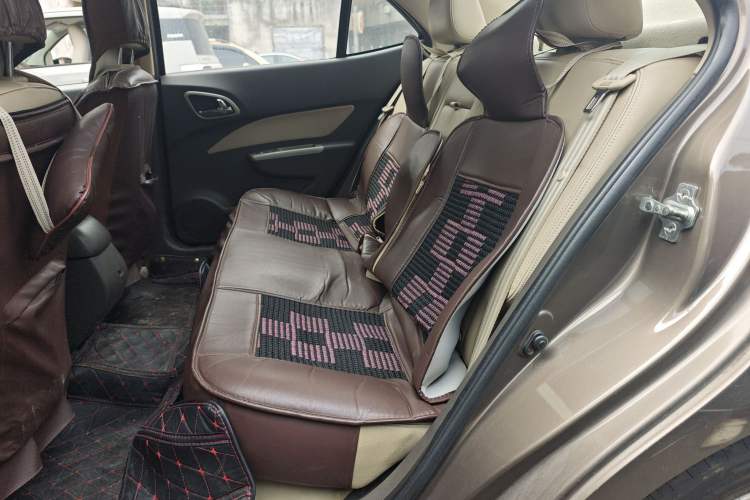 Used Baojun 630 2011 1.5L manual Elite version
