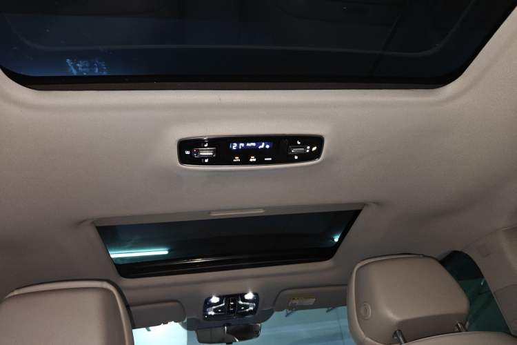 Used Roewe iMAX8 2023 400TGI Comfort Edition