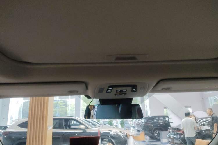 Used Toyota Granvia 2023 2.5L Hybrid Comfort Edition