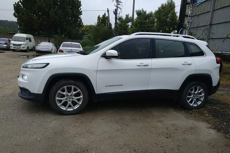 Used Jeep Cherokee 2016 2.0L Smart Version