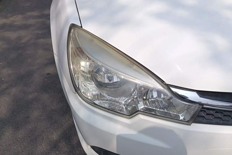 Used Soueast V3 Lingyue 2014 1.5L Manual Smart Edition