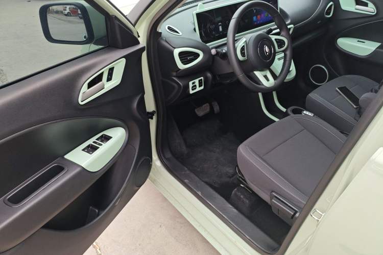 Used ORA White Cat 2022 Upgraded Model 305km Range Luxury Version Lithium-Ion Battery
