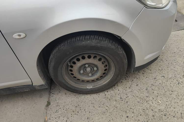 Used Venucia R50 2013 1.6L Manual Fashion Edition Right Front Wheel Hub