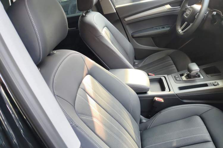 Used Audi Q5L 2022 40T Fashionable and Elegant Model
