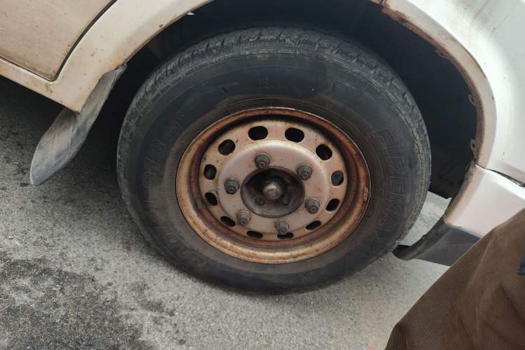 Used JMC Transit  Right Front Wheel Hub