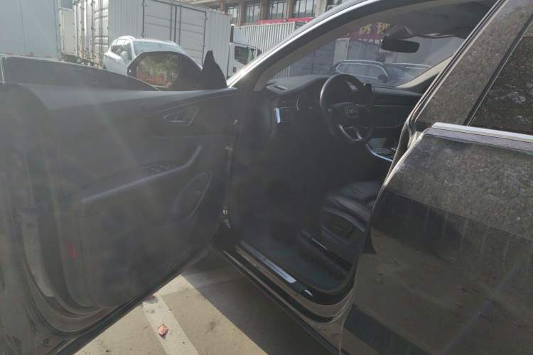 Used Audi Q8 2021 55 TFSI Luxury Dynamic Edition Driver Seat